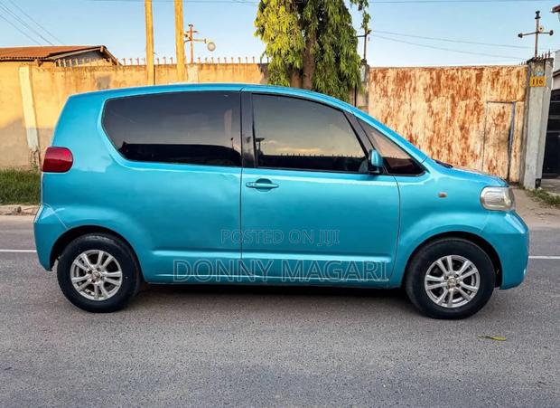 Toyota Porte 2006 Blue
