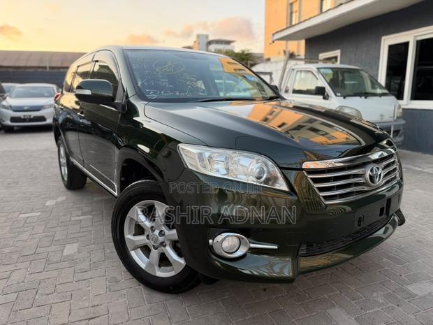 Toyota Vanguard 2011 Green
