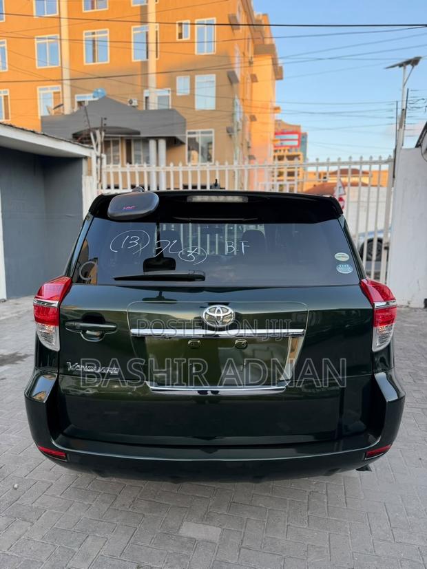 Toyota Vanguard 2011 Green