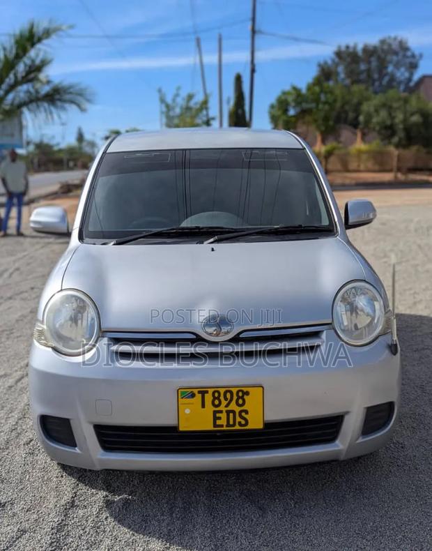 Toyota Sienta 2007 Silver
