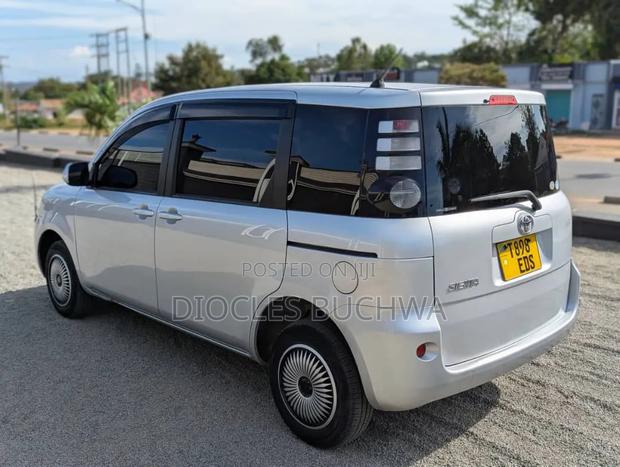 Toyota Sienta 2007 Silver