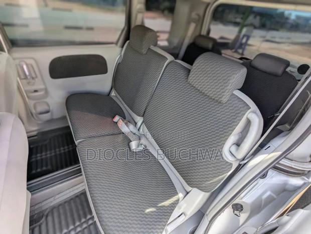 Toyota Sienta 2007 Silver