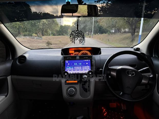 Toyota Passo Sette 1.5 FWD 2009 Silver