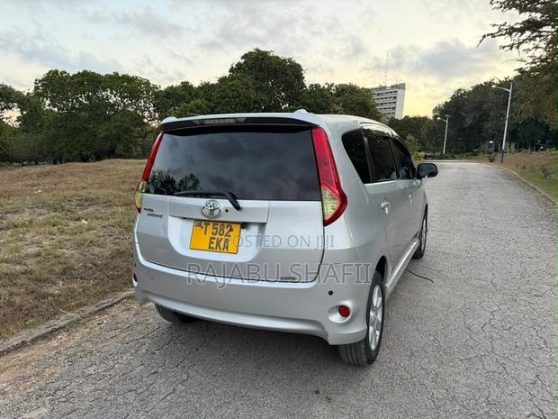 Toyota Passo Sette 1.5 FWD 2009 Silver