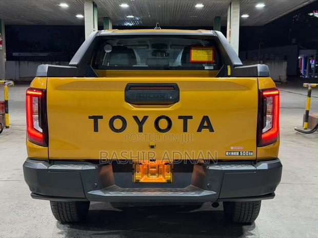 New Toyota Hilux 2026 Yellow