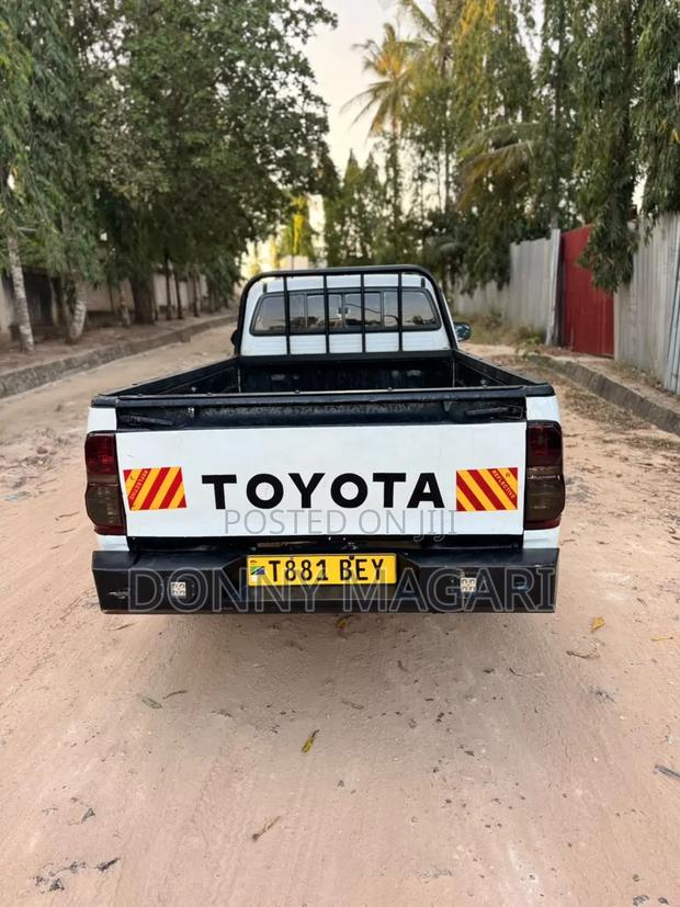 Toyota Hilux 2007 White