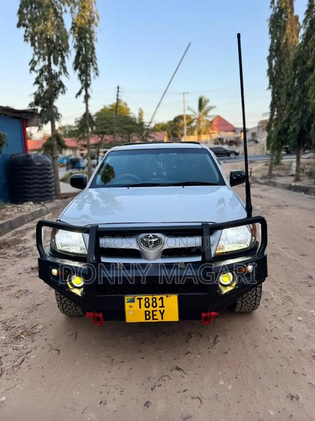 Toyota Hilux 2007 White