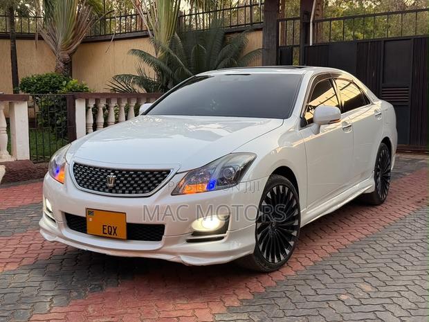 Toyota Crown 2009 White