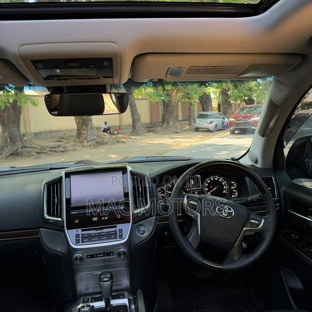 Toyota Land Cruiser 4.6 V8 ZX 2019 Black