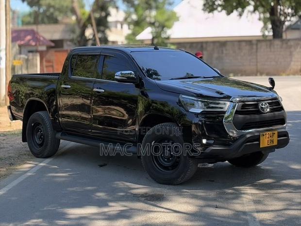 Toyota Hilux Revo Double Cab Deisel 2.4 AWD 2021 Black