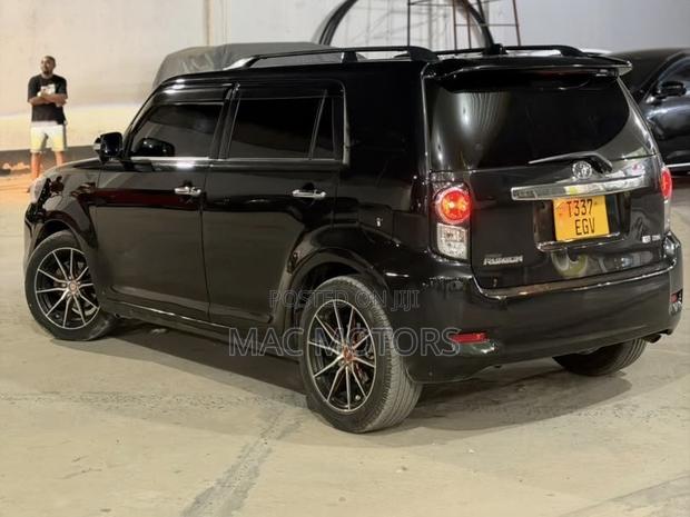 Toyota Corolla Rumion Hatchback 1.8 FWD 2010 Black