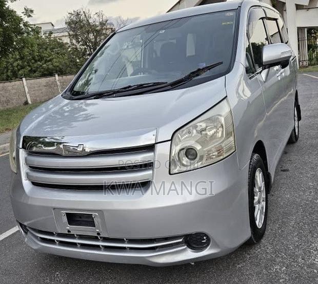 Toyota Noah 2008 Silver