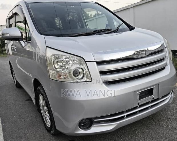 Toyota Noah 2008 Silver