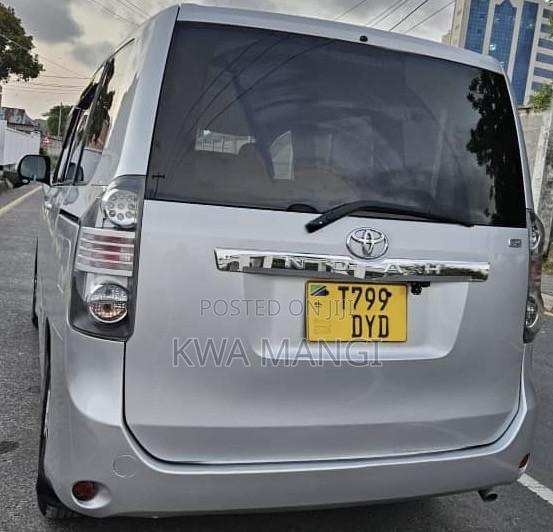 Toyota Noah 2008 Silver