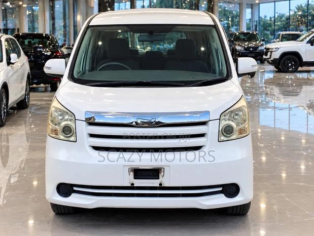 Toyota Noah 2007 White