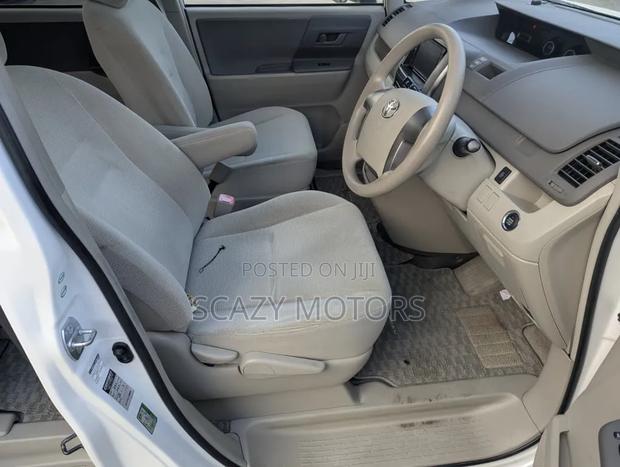 Toyota Noah 2007 White