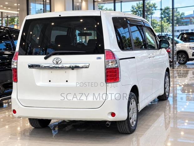 Toyota Noah 2007 White