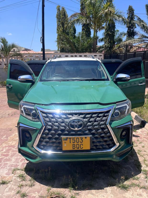 Toyota Fortuner 2018 Green