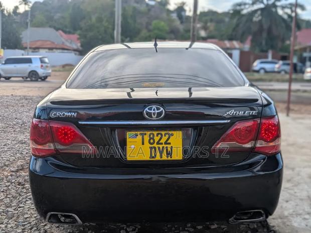 Toyota Crown 2009 Matt Black