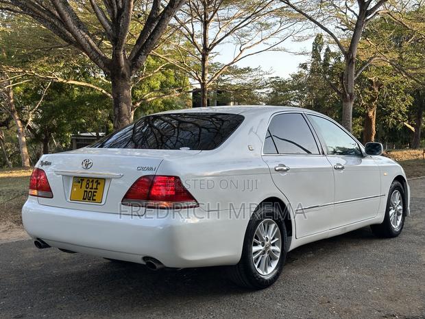 Toyota Crown 2004 White
