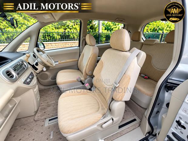 Toyota Porte 1.5 AWD 2009 Silver