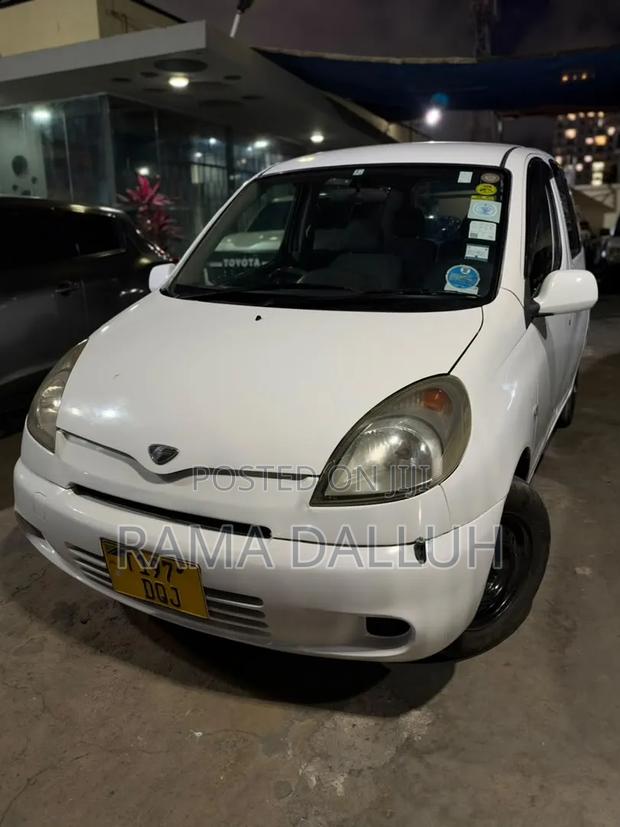 Toyota Fun Cargo 2002 White