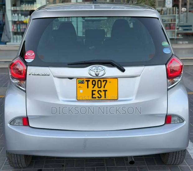 Toyota Ractis 1.3 FWD 2015 Silver