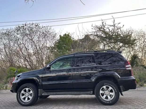 Toyota Land Cruiser Prado 2006 Black