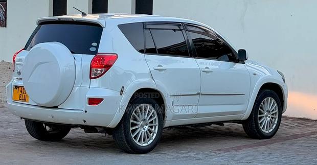 Toyota RAV4 2008 White