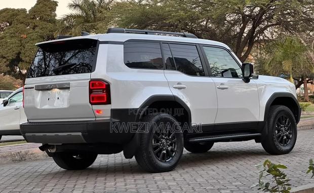 Toyota Land Cruiser Prado 2024 White