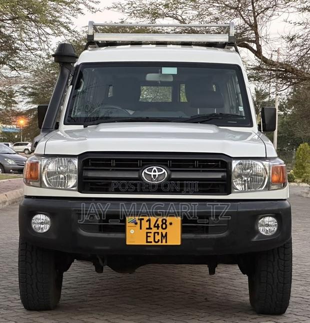 Toyota Land Cruiser 2022 White