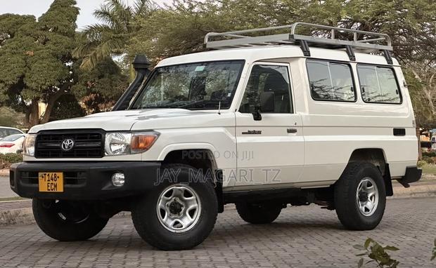 Toyota Land Cruiser 2022 White