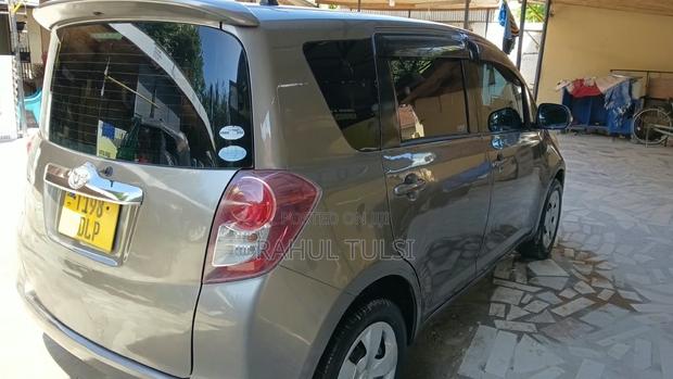 Toyota Ractis 2007 Gray