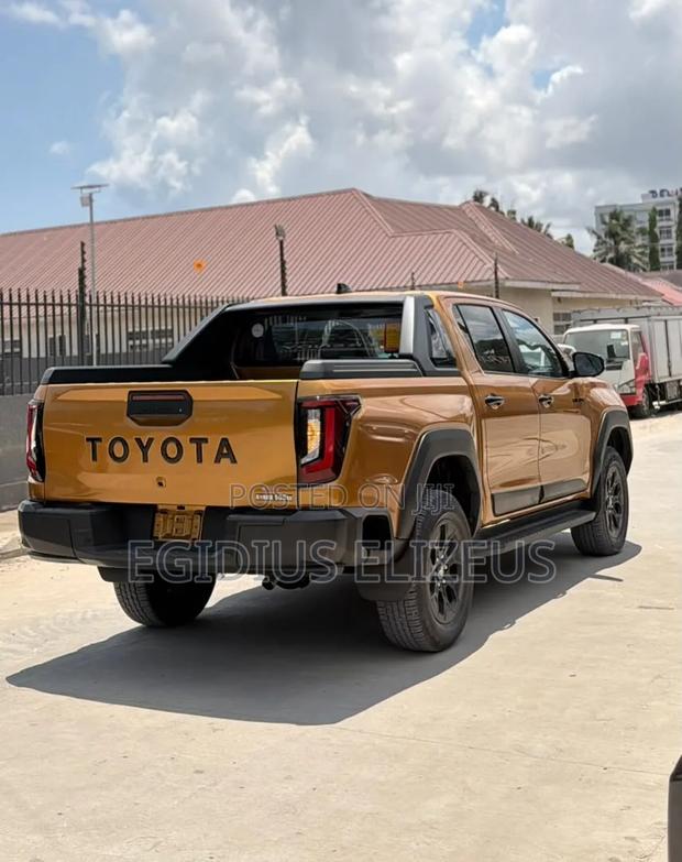 New Toyota Hilux 2026 Orange
