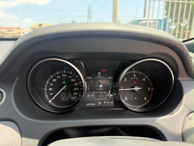Land Rover Discovery 2019 White