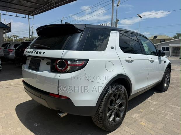 Land Rover Discovery 2019 White
