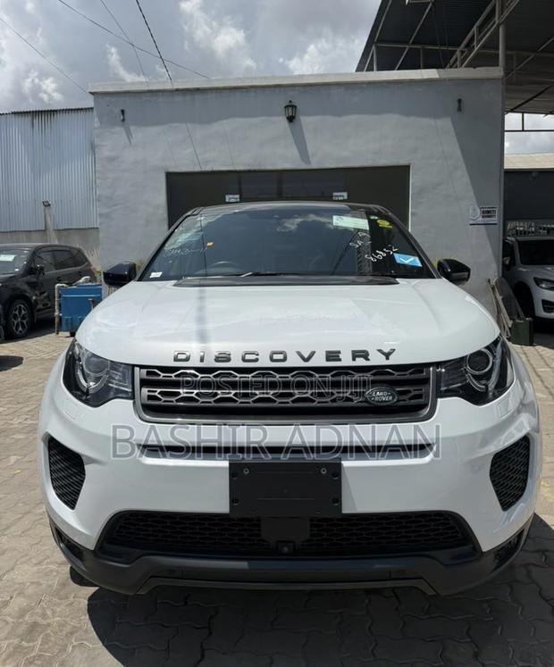 Land Rover Discovery 2019 White