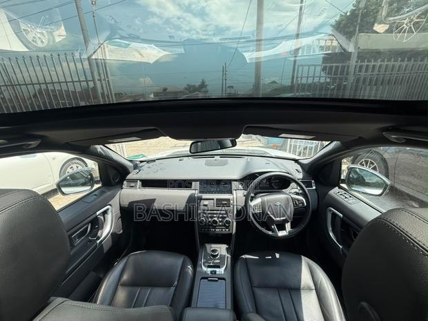 Land Rover Discovery 2019 White