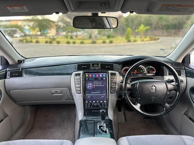 Toyota Crown 2007 White