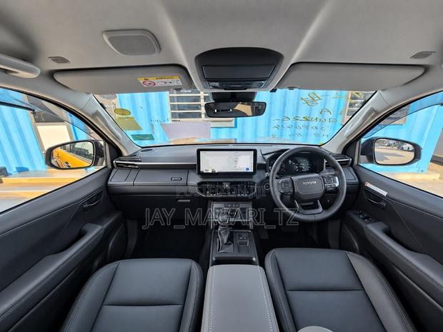 Toyota Hilux 2026 Orange
