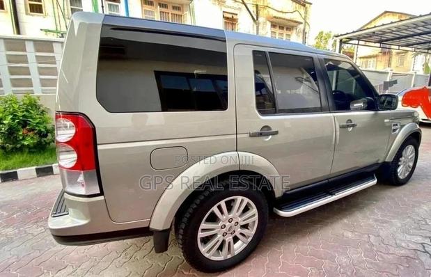 Land Rover Discovery 2011 Brown