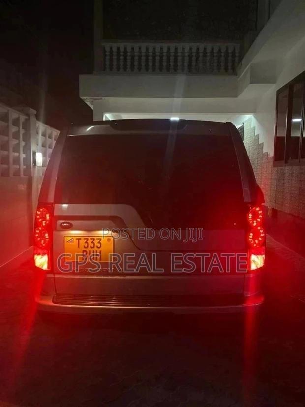 Land Rover Discovery 2011 Brown