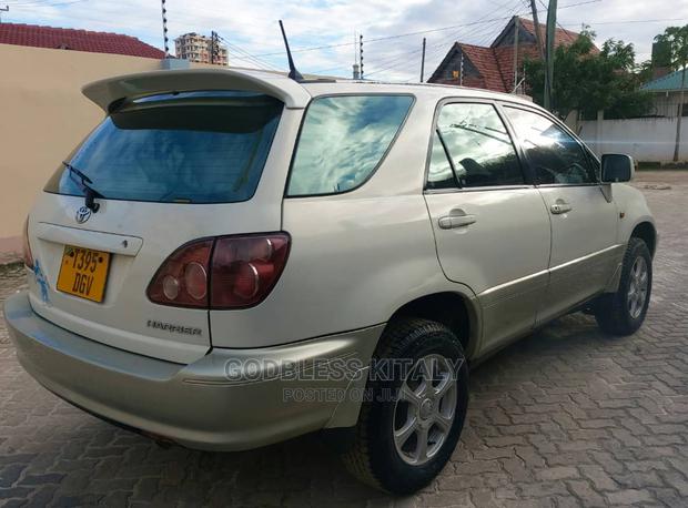 Toyota Harrier 2001 White