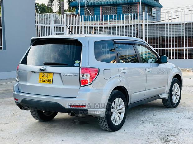 Subaru Forester 2011 Silver
