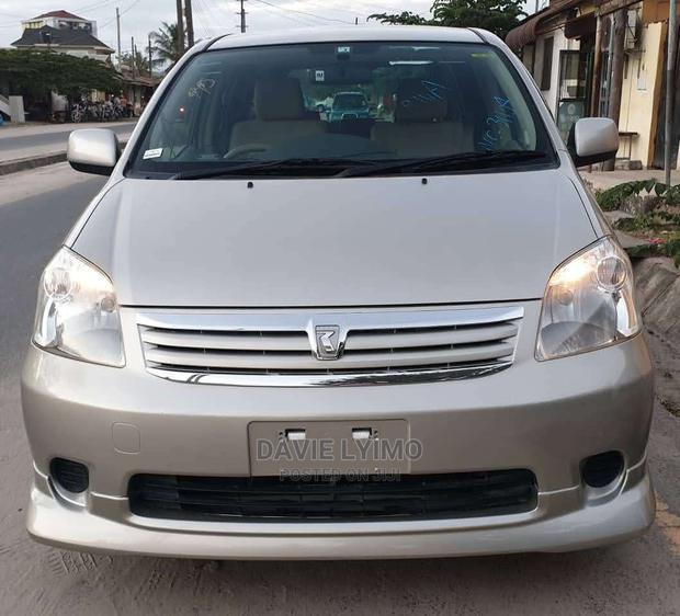 Toyota Raum 2004 Beige