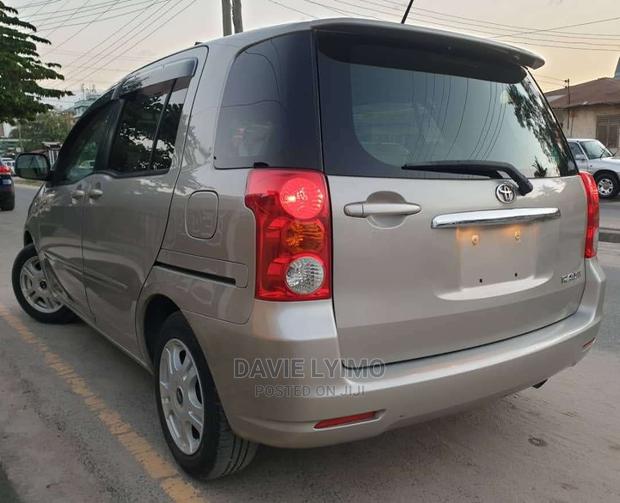 Toyota Raum 2004 Beige