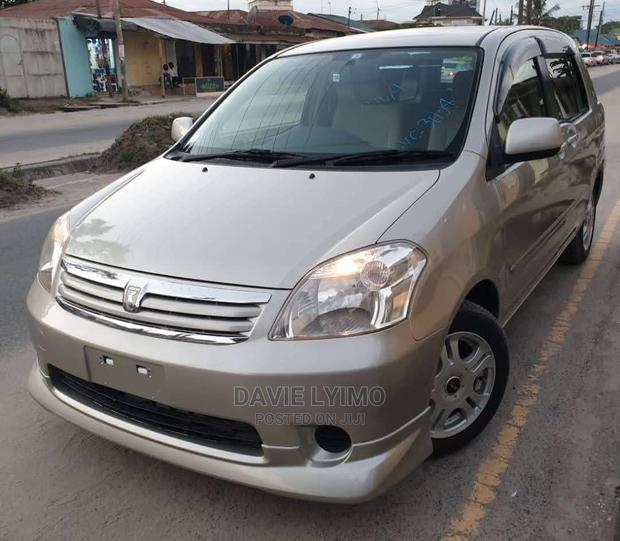 Toyota Raum 2004 Beige