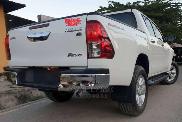 New Toyota Hilux 2016 White