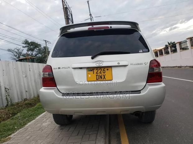 Toyota Kluger 2003 Silver