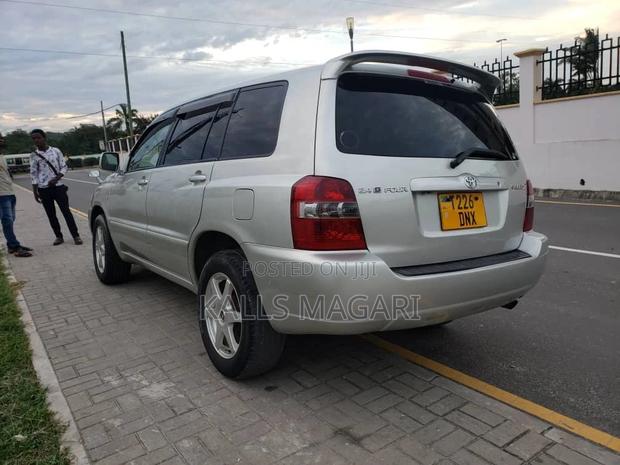 Toyota Kluger 2003 Silver